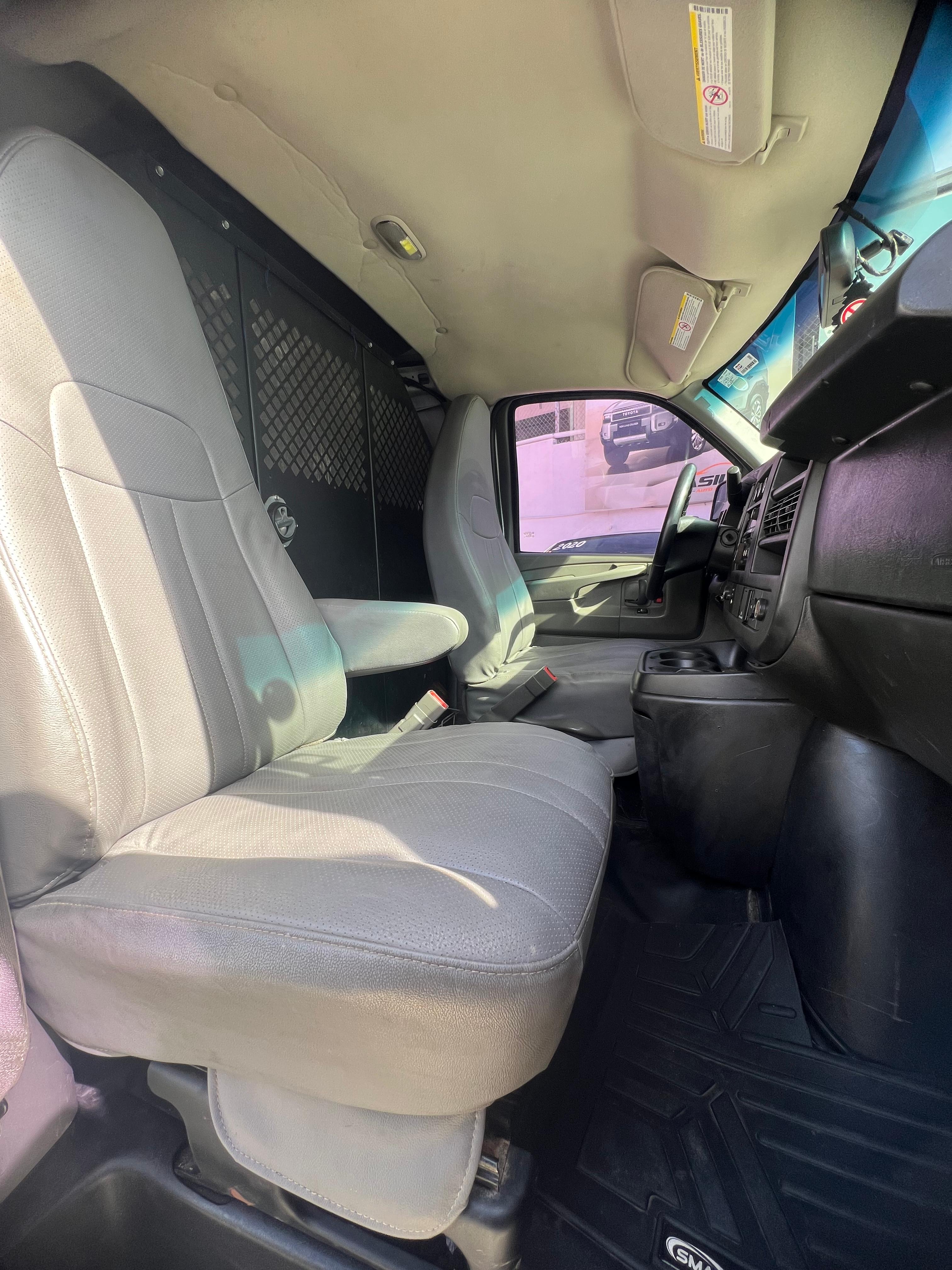 jeepetas y camionetas - Chevrolet Express G2500 2015  7