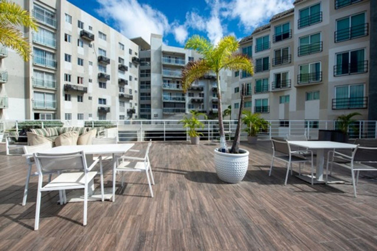 apartamentos - Espectacular apto amueblado en el exclusivo residencial Riviera Colonial 8