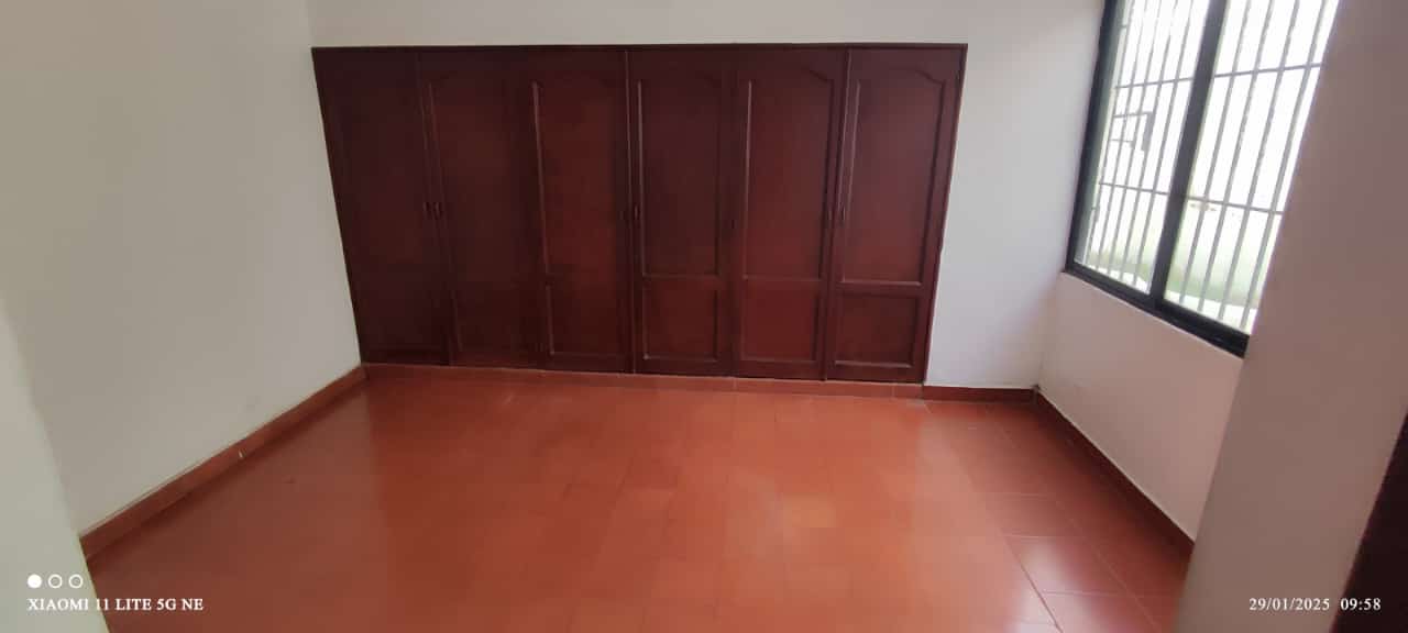 casas - Vendo casa en El Pedregal, Av. Independencia  1