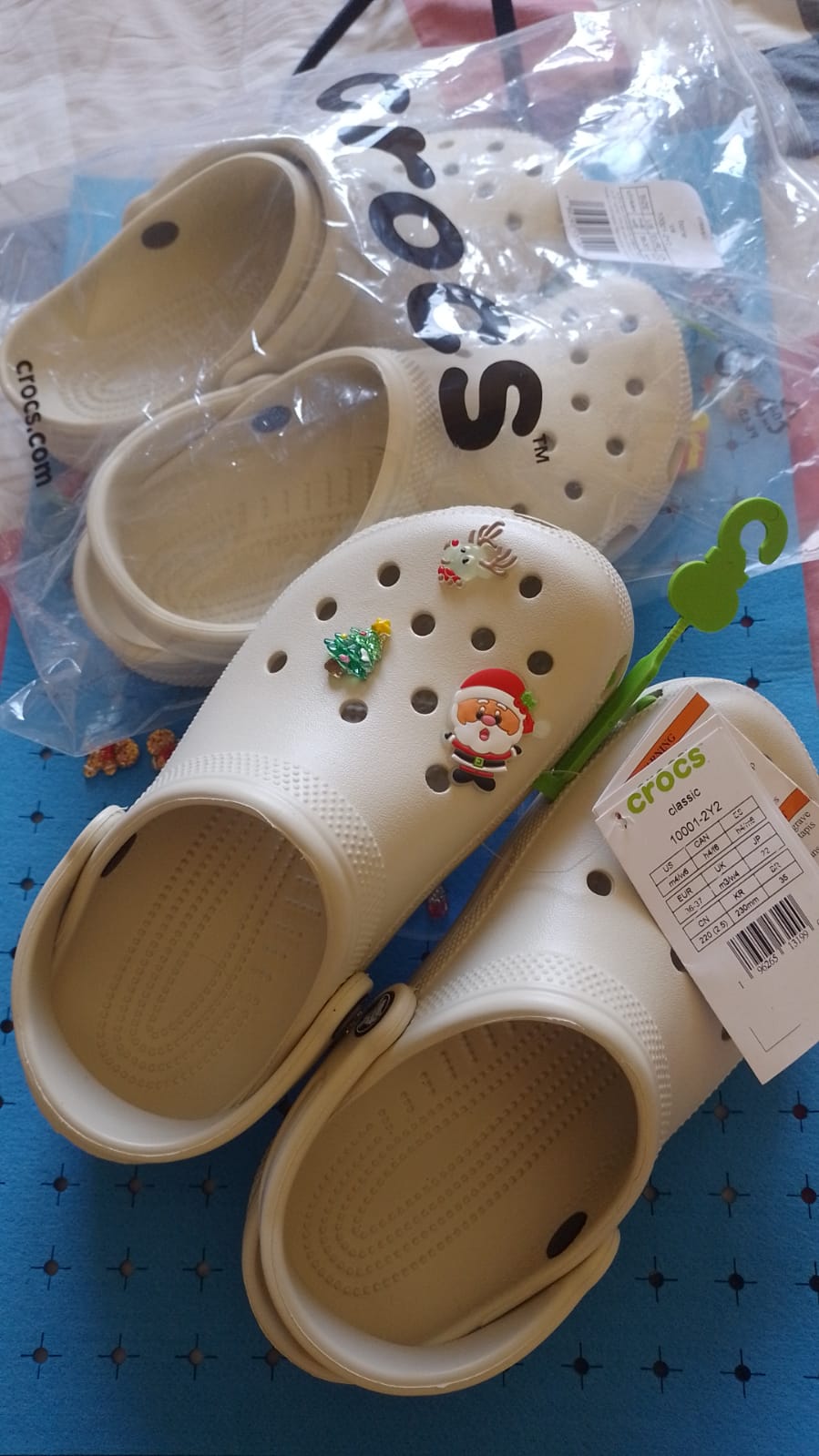 zapatos para mujer - VENDO CROCS ORIGIALES Y DIVERTIDOS PINES  1