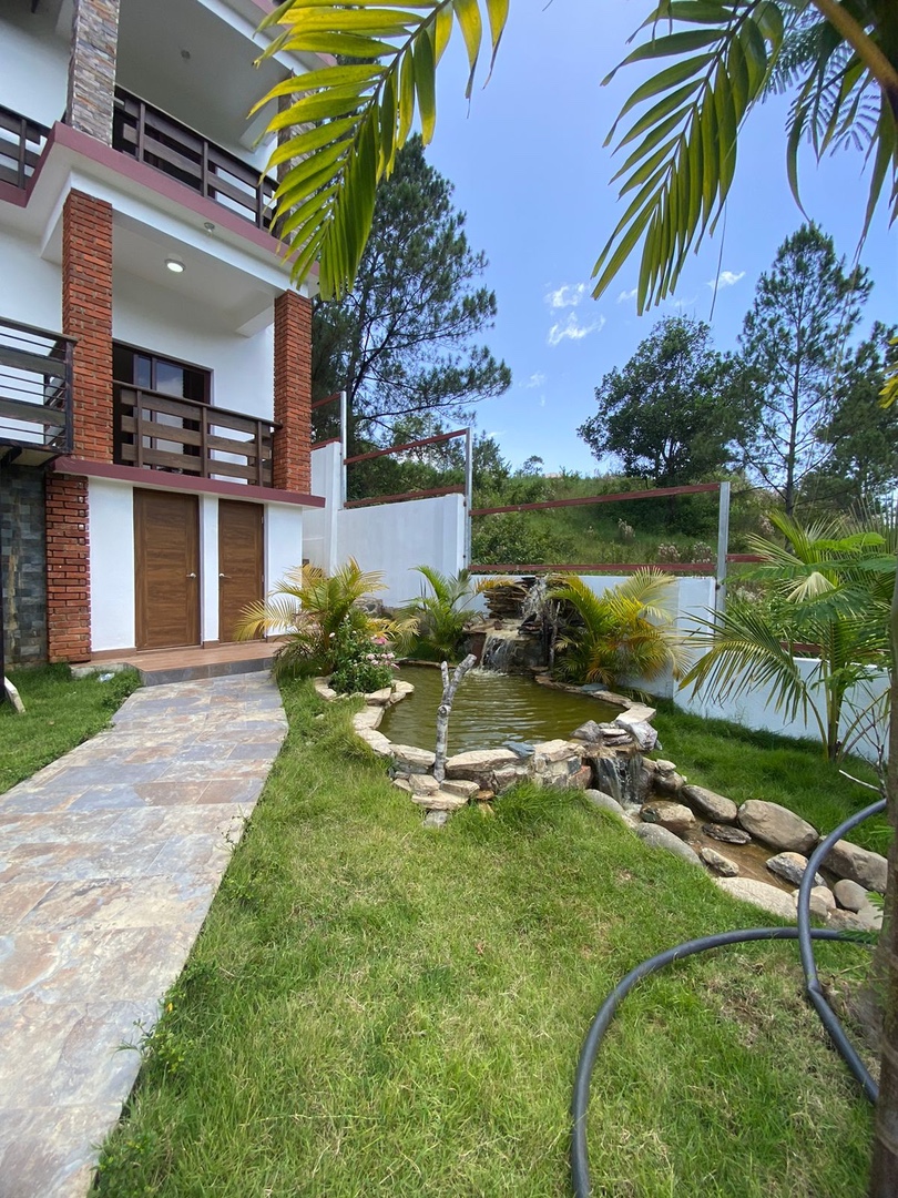 casas vacacionales y villas - Villa en venta para vacacionar en Jarabacoa, perfecta para rentar si desea.  1