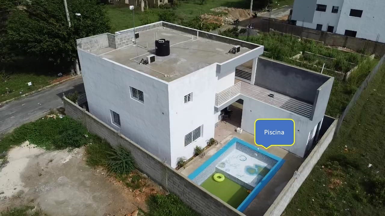 casas - Vendo Nueva y Amplia Casa de Dos Niveles Con Piscina en Residencial Naime 2