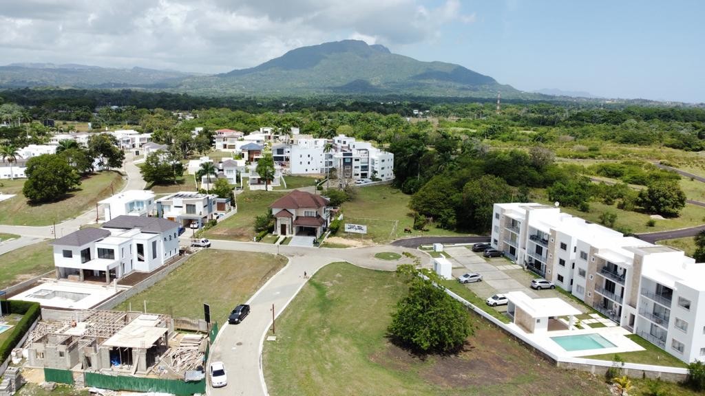 solares y terrenos - SOLAR EN ZONA RESIDENCIAL EXCLUSIVA DE PUERTO PLATA, 4 MINUTOS DE LA PLAYA 2