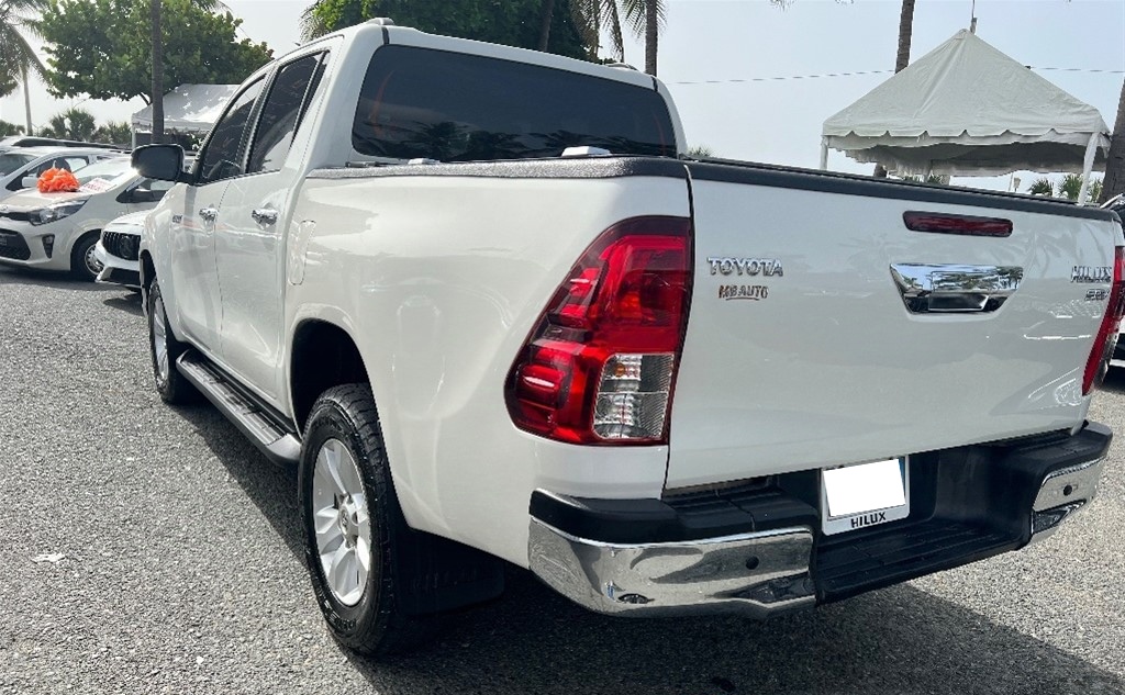 jeepetas y camionetas - 2019 Toyota Hilux SRV 4x4  1