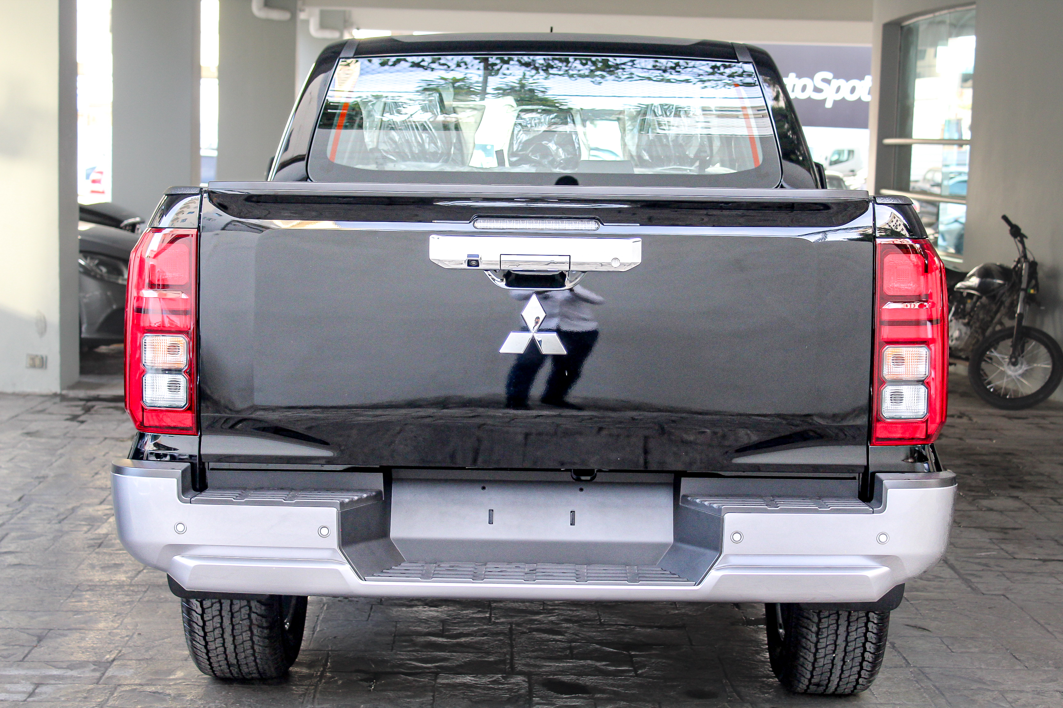 camiones y vehiculos pesados - Mitsubishi L 200 2025 8