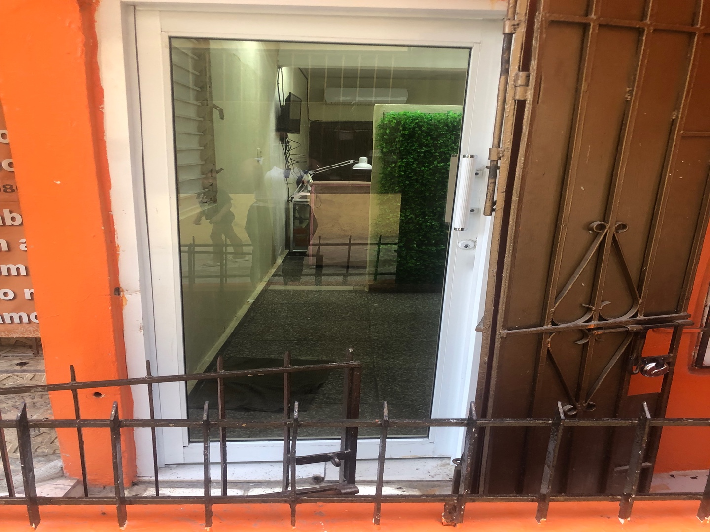 decoración y accesorios - Se vende puerta de cristal usada como nueva  6