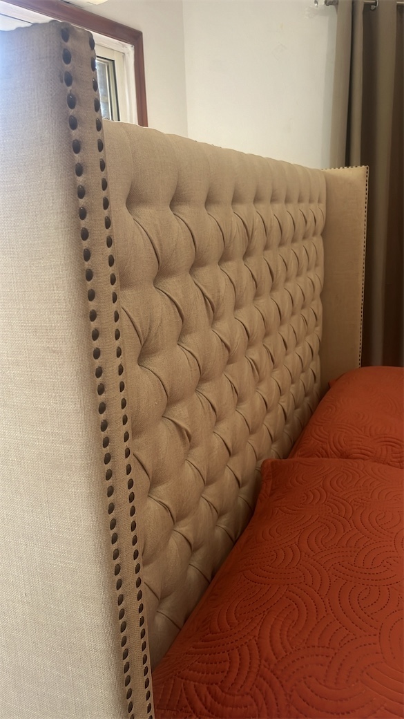 muebles y colchones - Base de cama KING de Ilumel con su colchón de HAUGESUND KING de IKEA $ 40.000  6