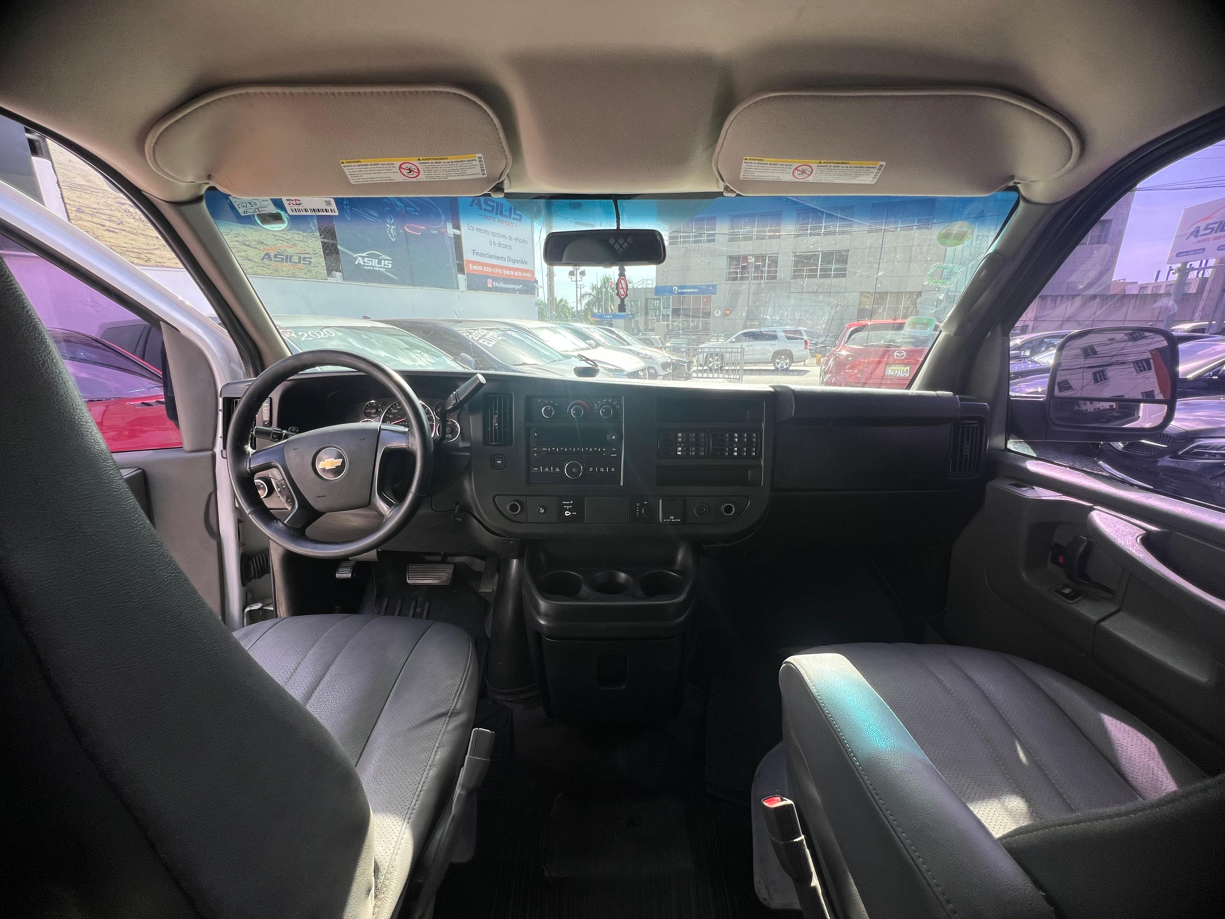 jeepetas y camionetas - Chevrolet Express G2500 2015  8