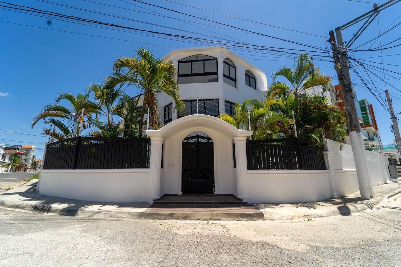 casas - EXCLUSIVA CASA EN VENTA EN SANTO DOMINGO 