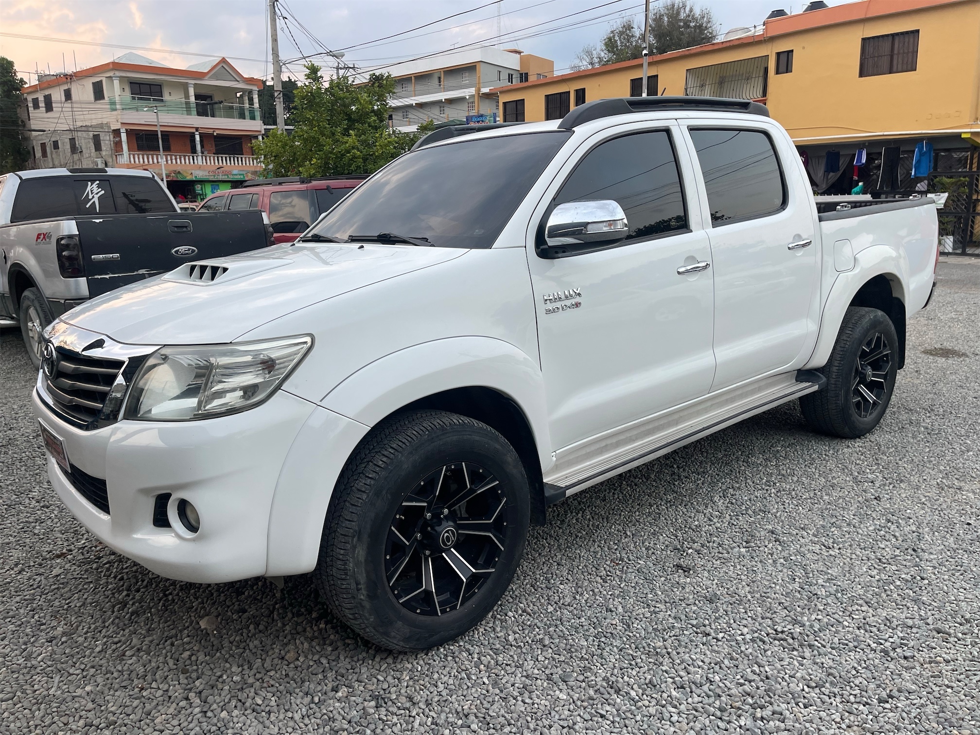 jeepetas y camionetas - TOYOTA Hilux 2014 automática 4x4