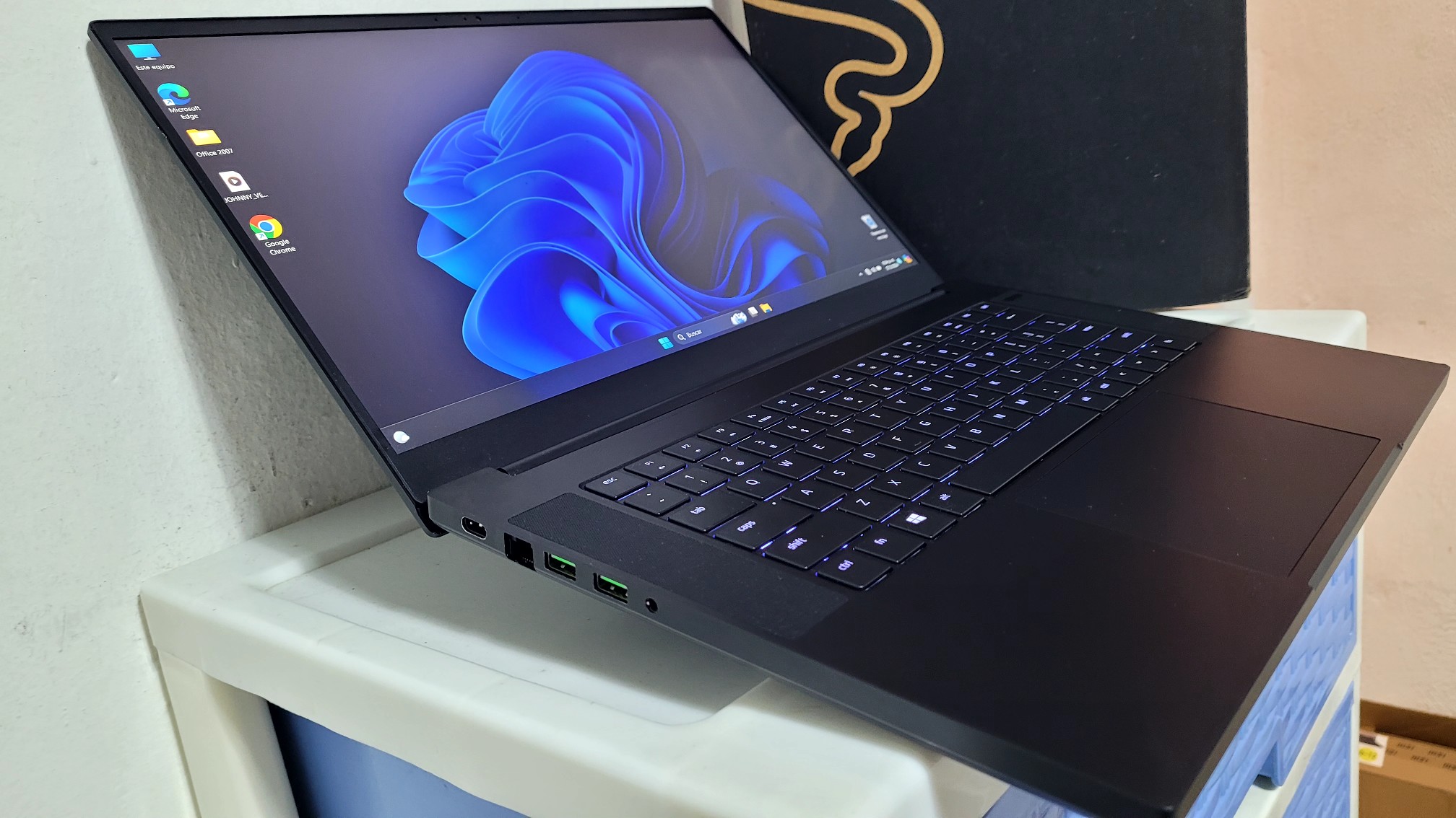 computadoras y laptops - Razer blade Gamer Core i7 9na Gen Ram 16gb nVidea  RTX 2060 6GB 1080p 144hz 1