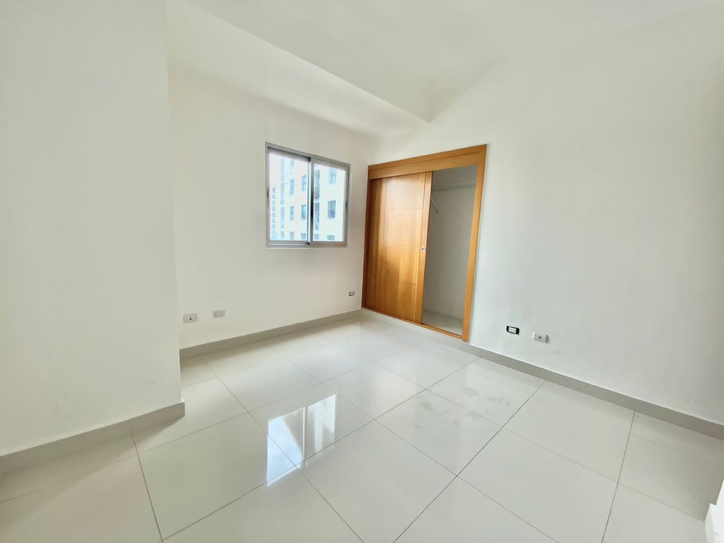 apartamentos - Apartamento con línea blanca en Serralles 5