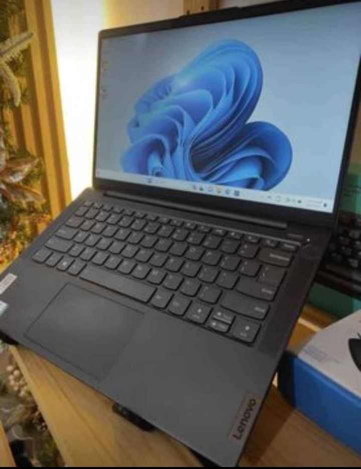 computadoras y laptops - Lenovo IdeaPad 5 14", Core i7 11th, 8GB RAM, 512GB 2