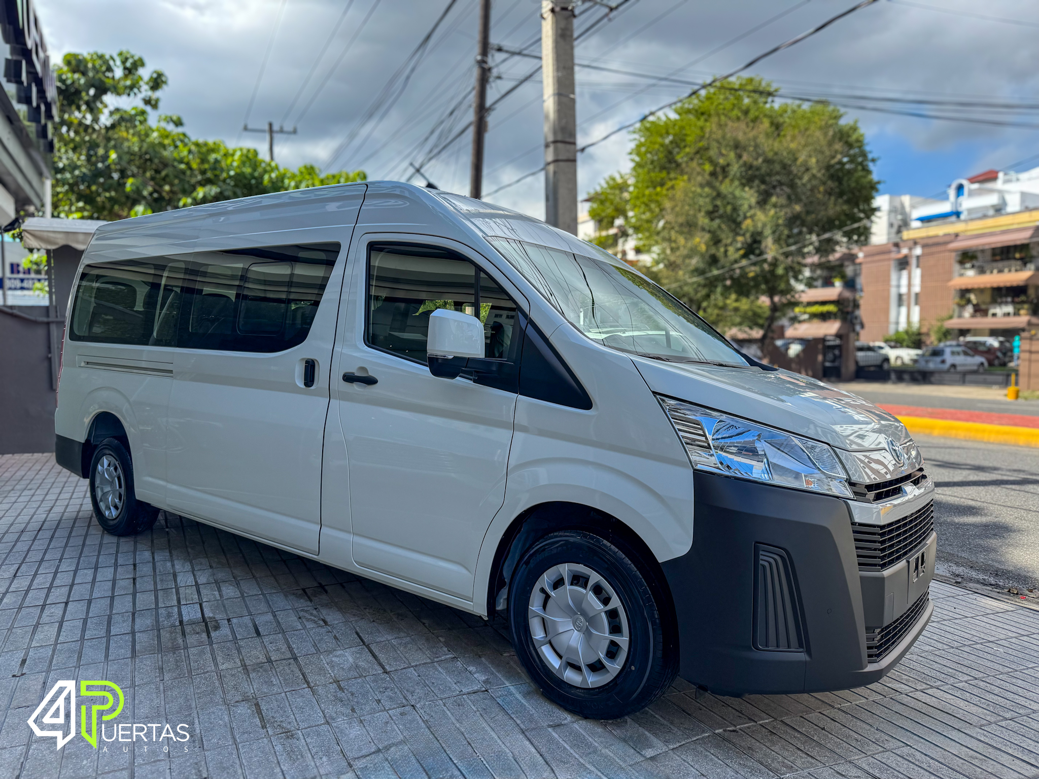 otros vehiculos - TOYOTA HIACE TECHO ALTO 16 PASAJEROS 9