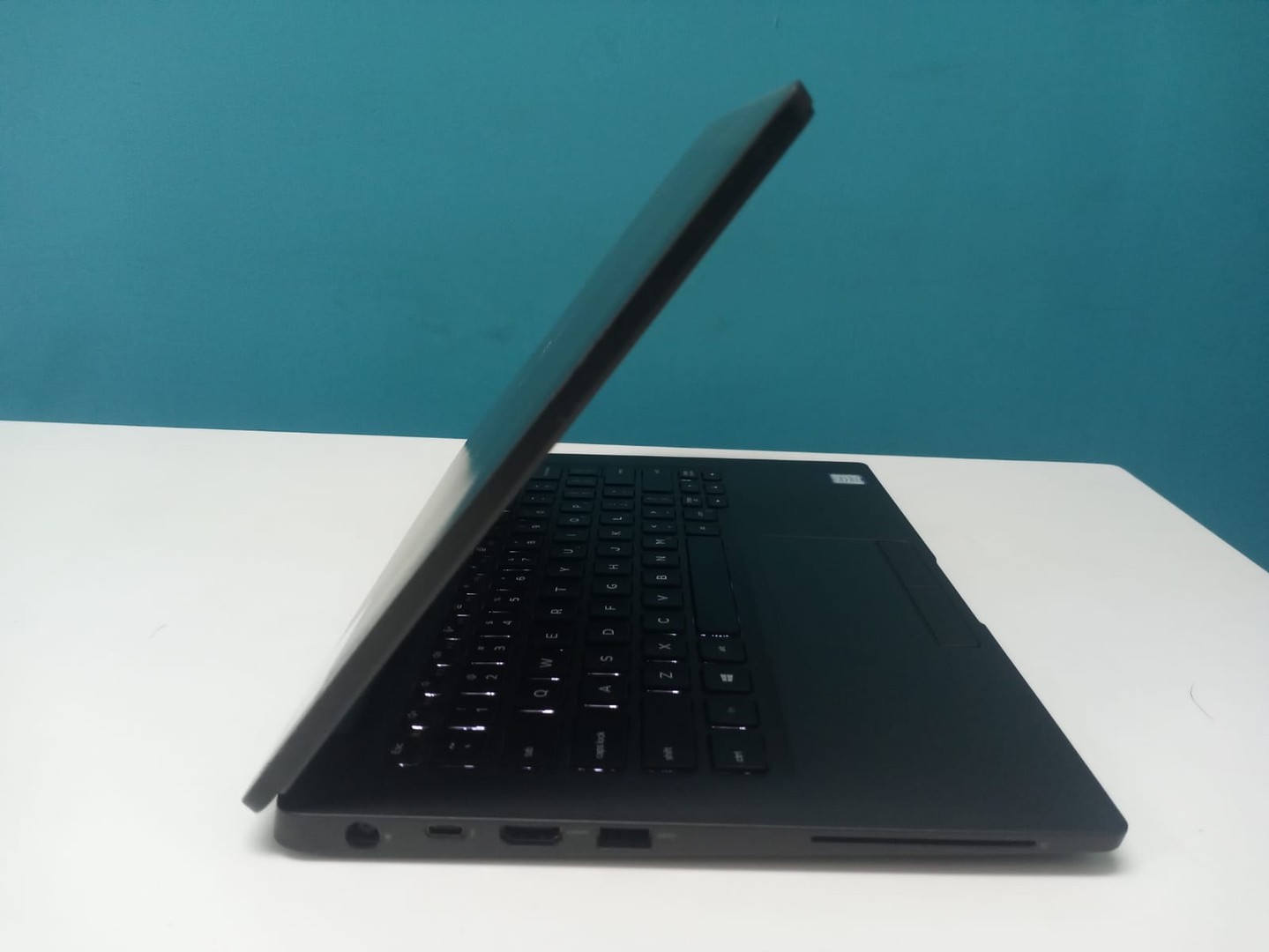 computadoras y laptops - Laptop, Dell Latitude 7400 / 8th Gen, Intel Core i5 / 16GB DDR4 / 512GB SSD 4