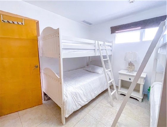 apartamentos - Vendo Apto de n Juan dolió primera línea de playa
250. 
2 habitación 
2.5 baños 3