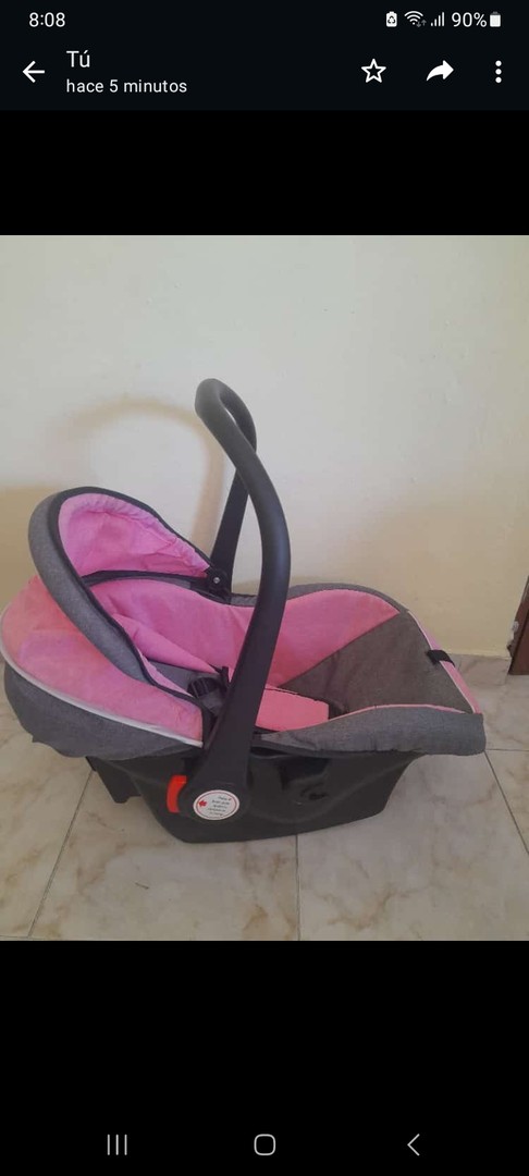 coches y sillas - Vendo hermoso portabebé base rosada para carros y cochesitos.  1