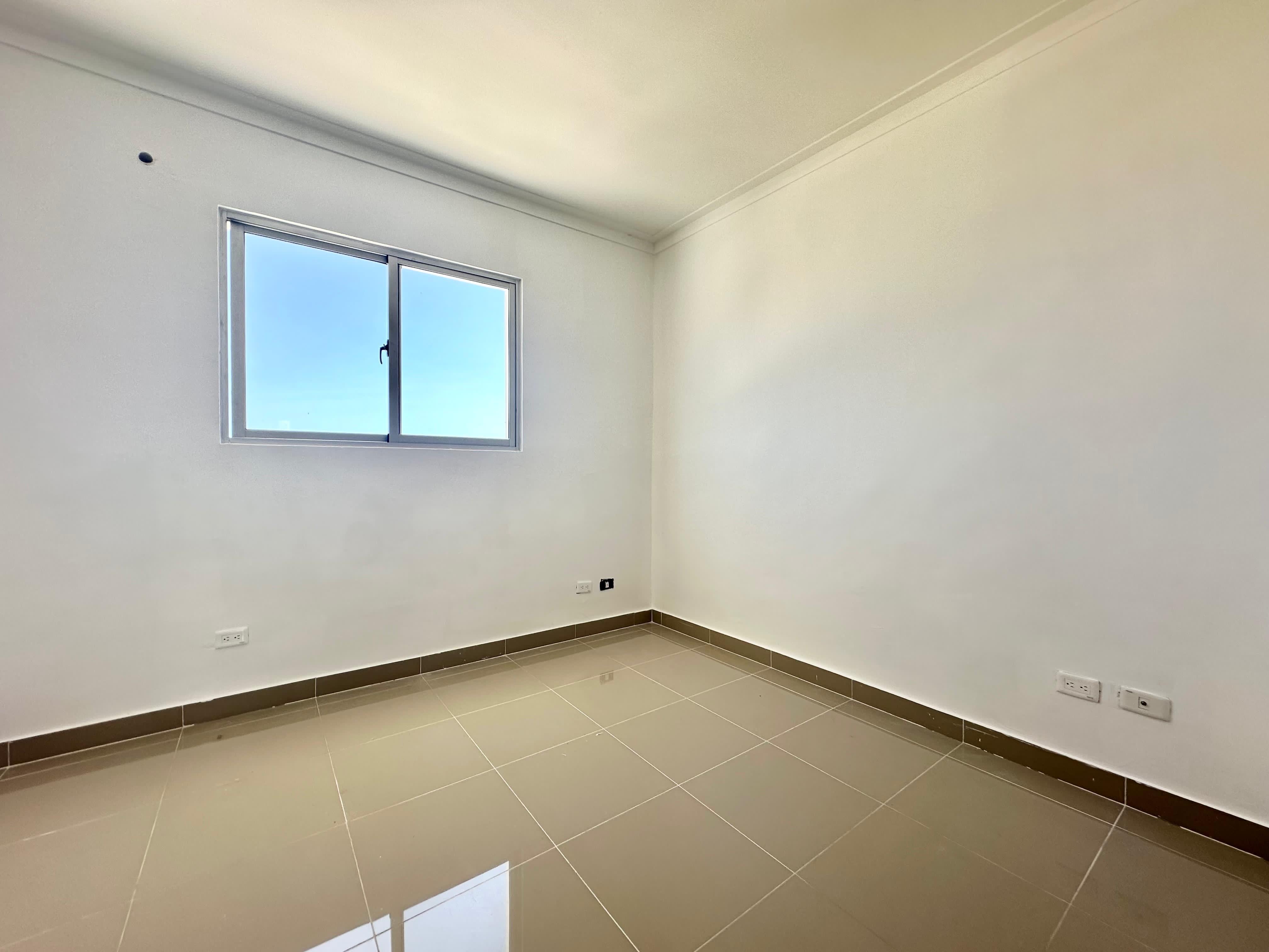 apartamentos - Vendo independencia piso 4 una hab 1.5 baños parqu