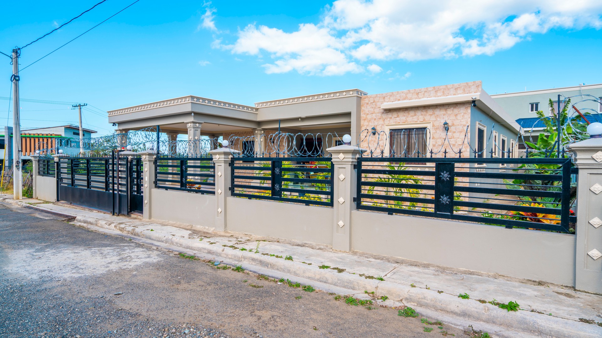 casas - Te presentamos una oportunidad única en Jarabacoa, esta hermosa casa de venta. 0