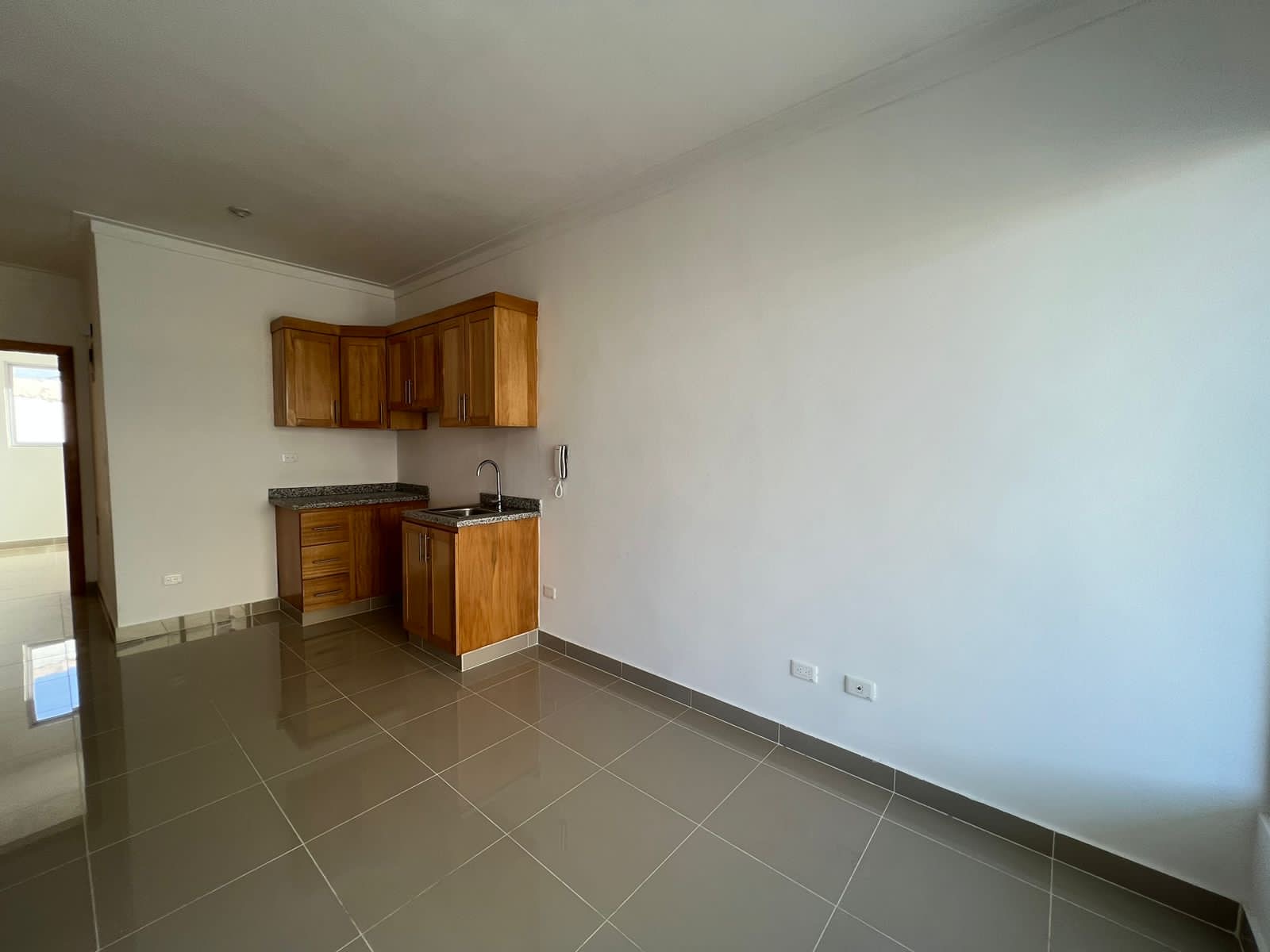 apartamentos - Vendo nuevo independencia primer nivel una hab 1.5 5