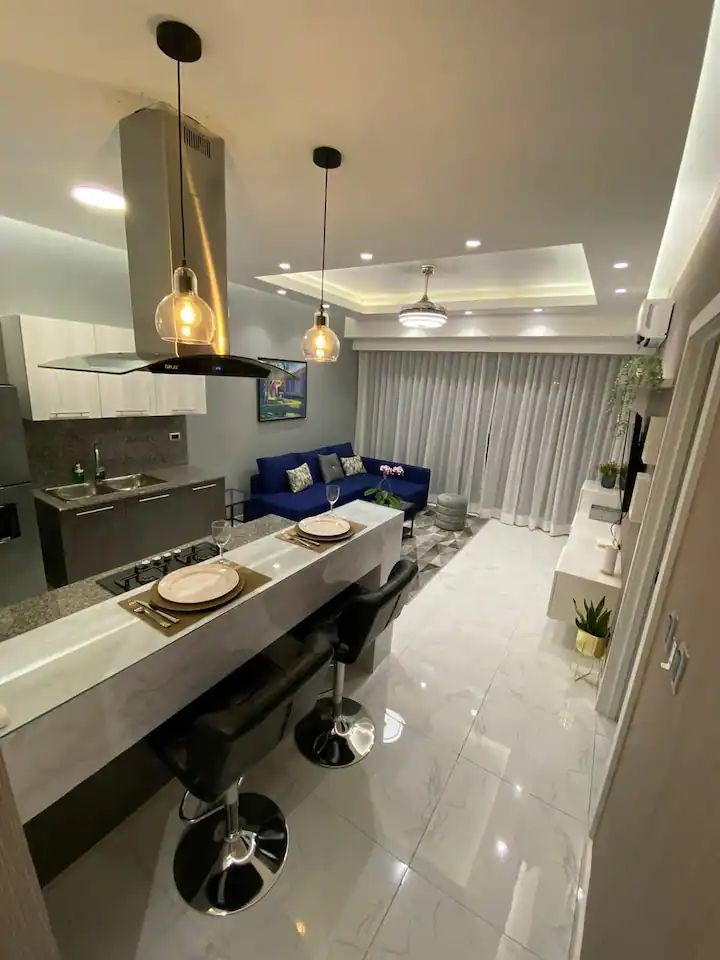 apartamentos - Evaristo Morales 7mo piso 57m1 1 habitacion 1.5 banos 1 parqueo