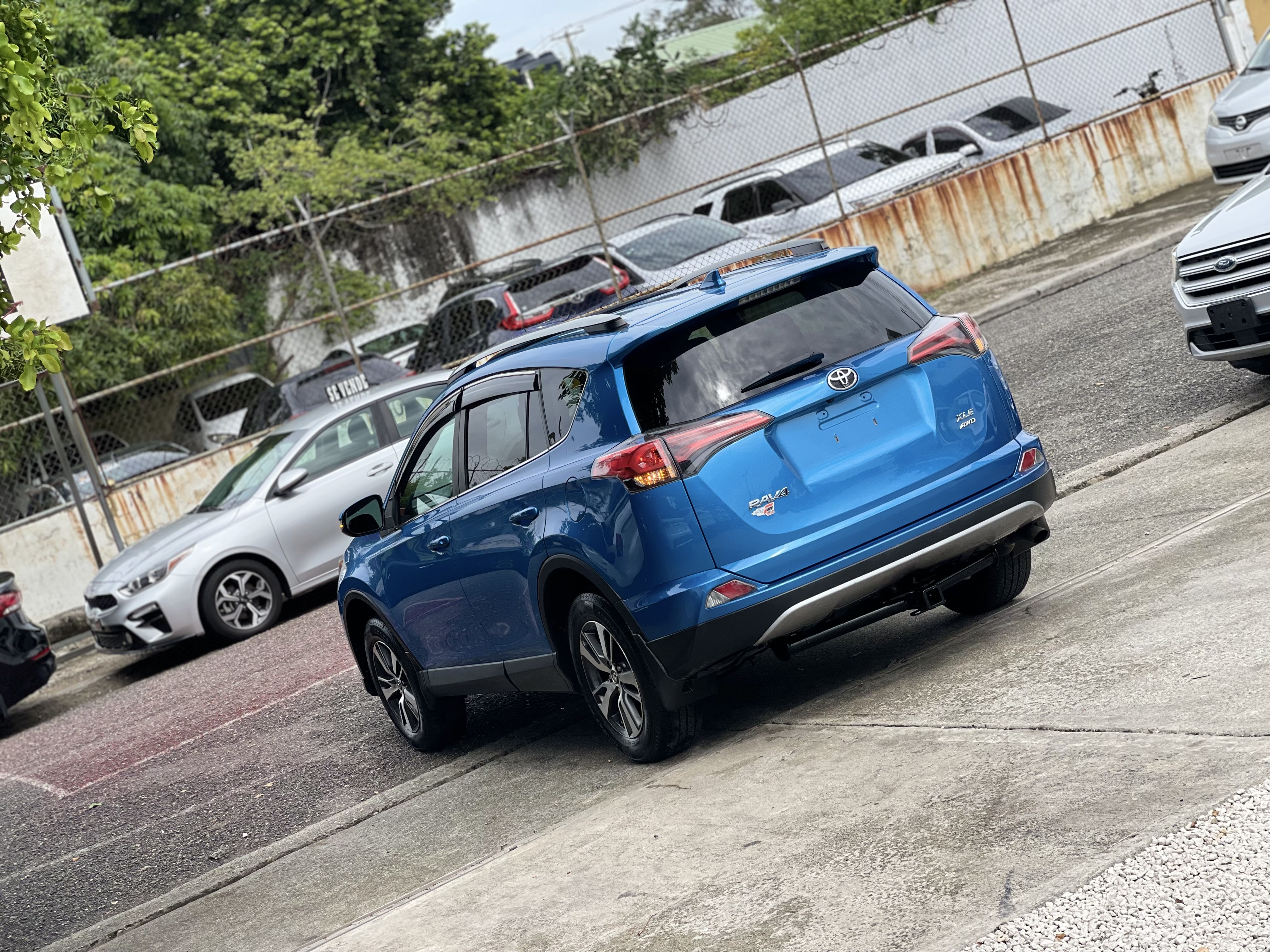 jeepetas y camionetas - 2018 Toyota RAV4 XLE AWD CLEAN CARFAX 2