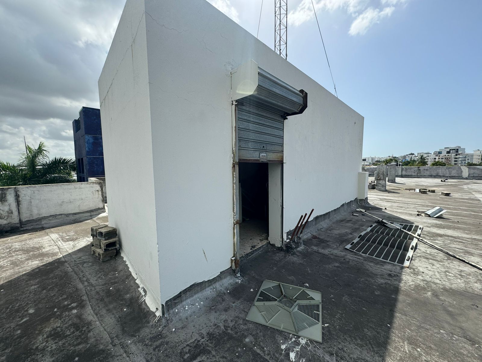 oficinas y locales comerciales - Vendo o alquilo edificio en Los Restauradores 9