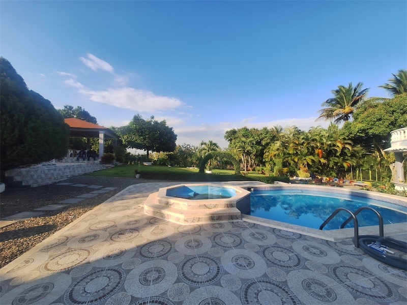 casas vacacionales y villas - Vendo villa amueblada! Con piscina En pedro Brant, Santo Domingo Oeste 3,783mts 5