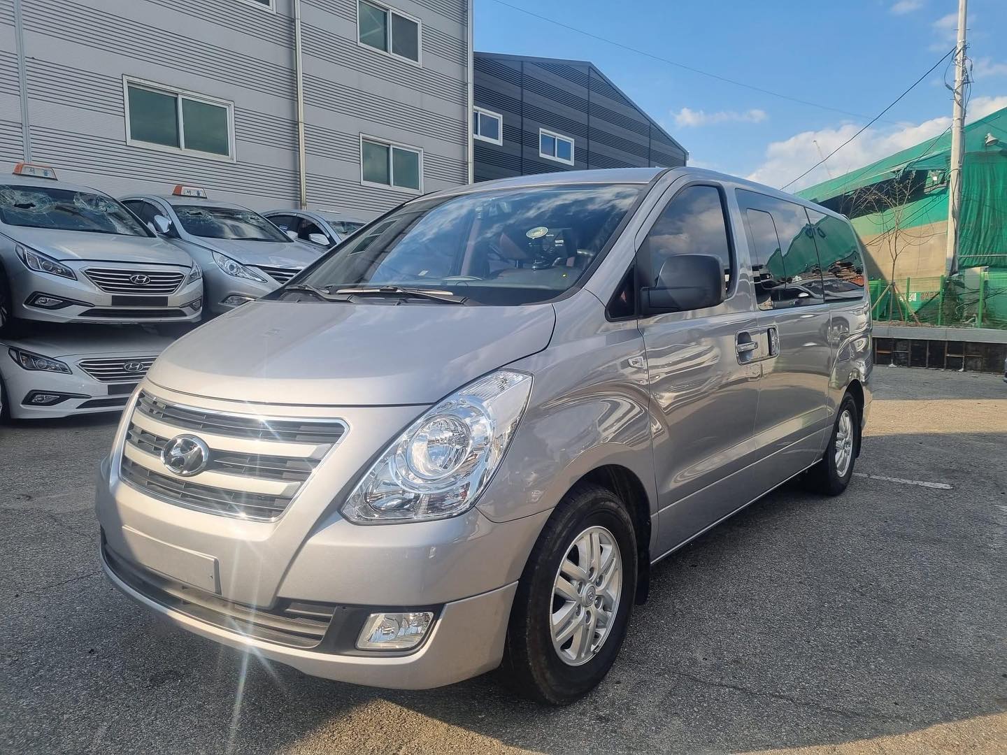 carros - HYUNDAI STAREX GRIS 2018 4