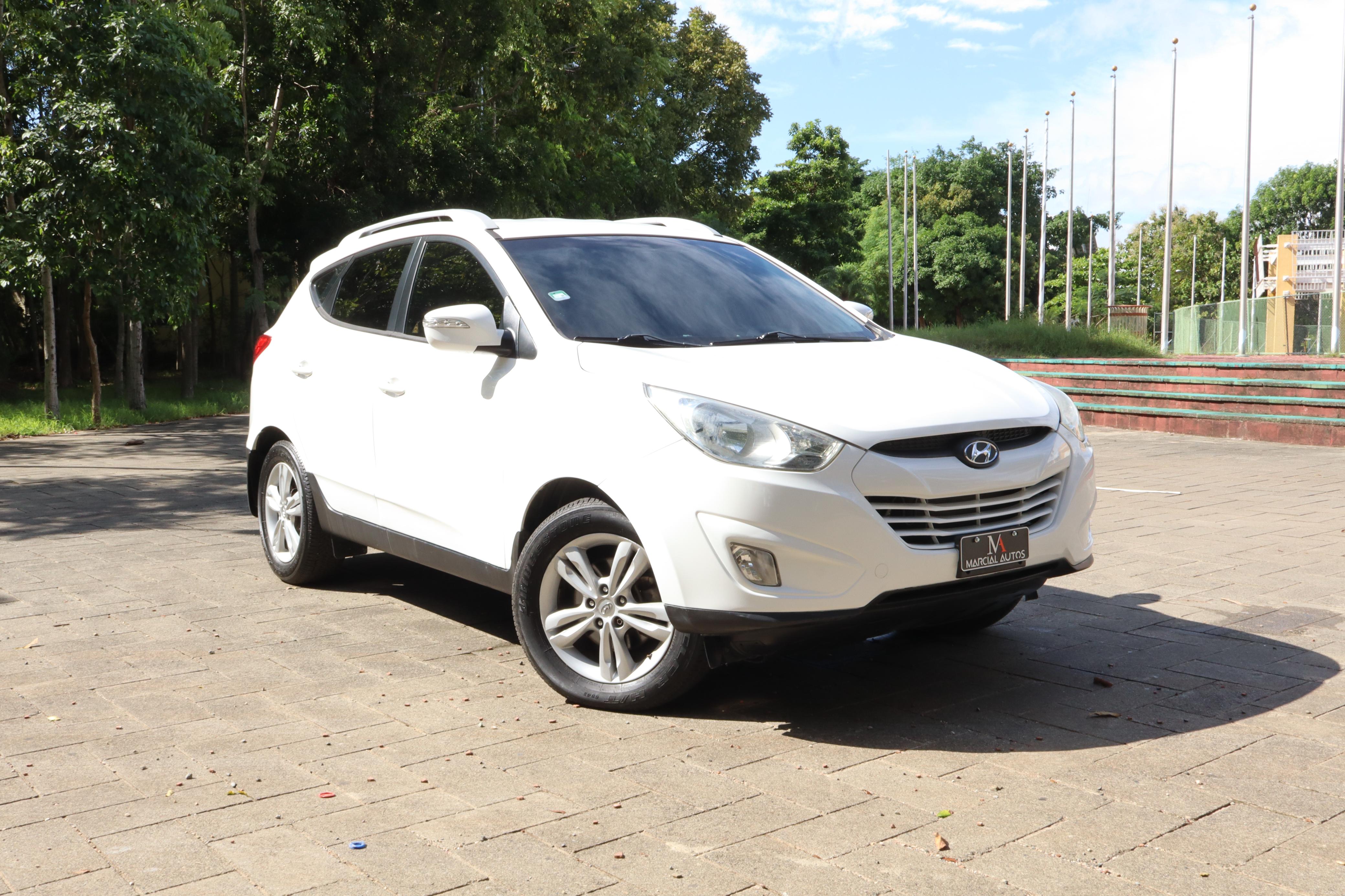 jeepetas y camionetas - Gran oportunidad de montarte en esta hyundai tucson 2014 excelente condiciones 