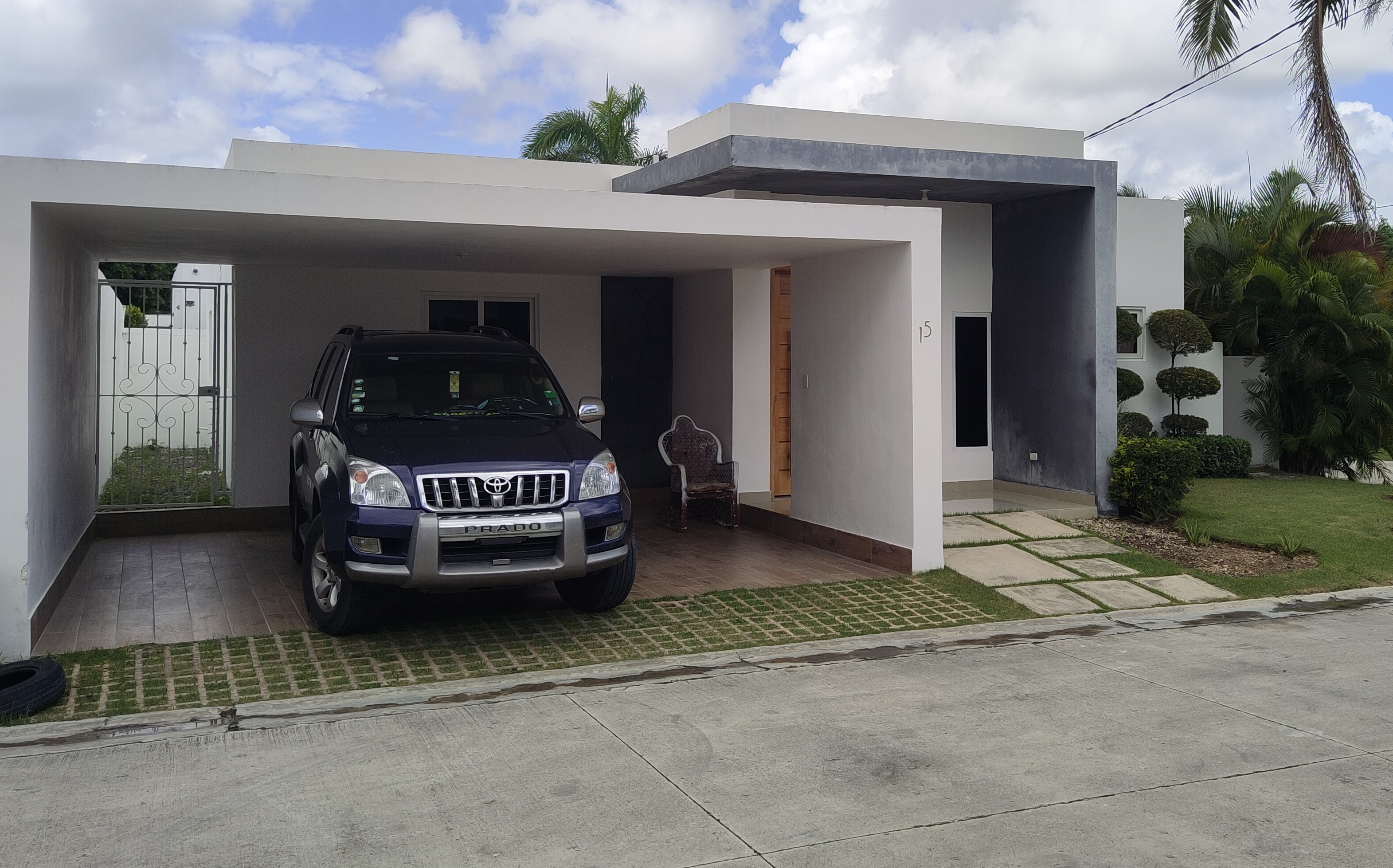 casas - Casa, seguridad 24 horas, excelente ubicación. Verón ,punta cana. 