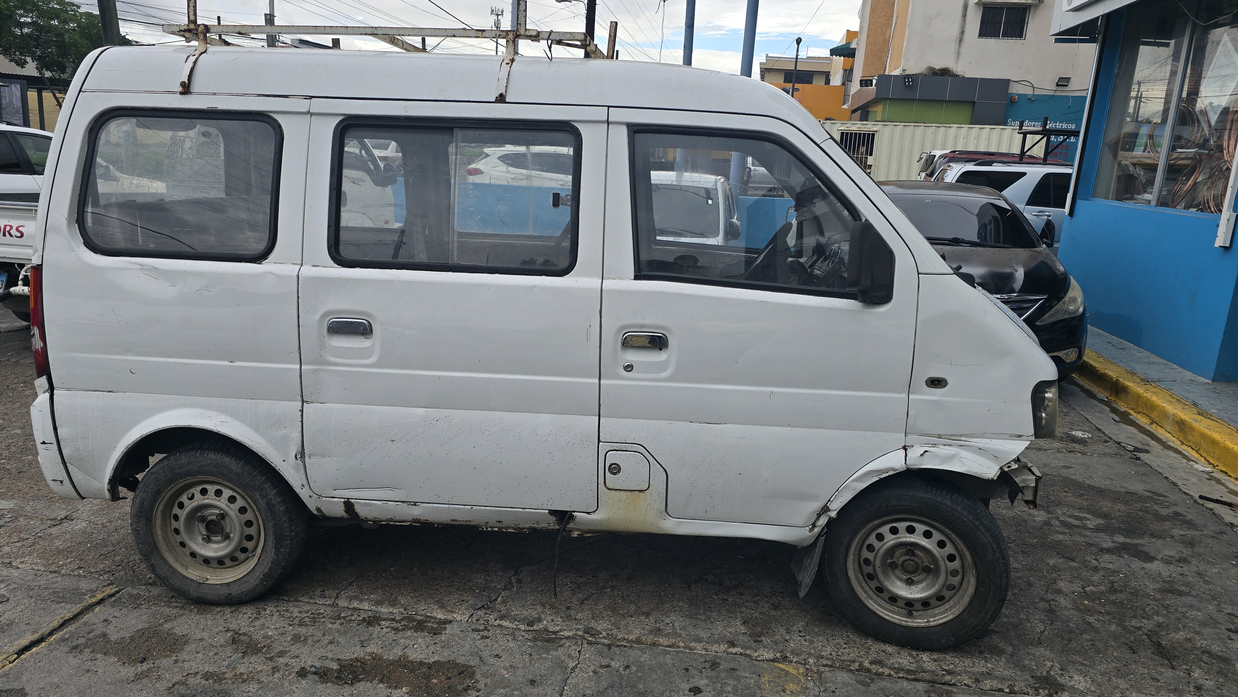 jeepetas y camionetas - Camioneta cerrada 2015 5