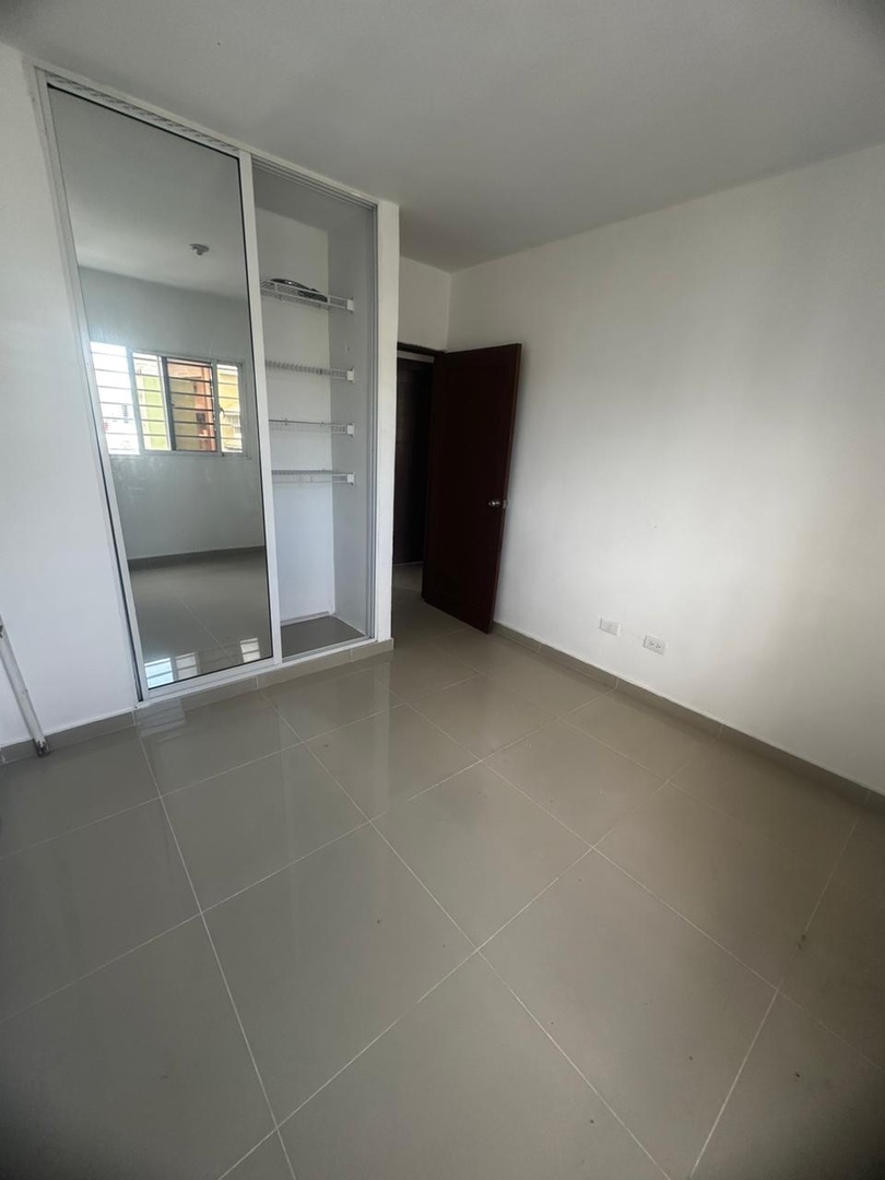 apartamentos - Vendo  lp9 piso 4 prolongación 27 derecho a techo tres habitacipns balcón parque 3