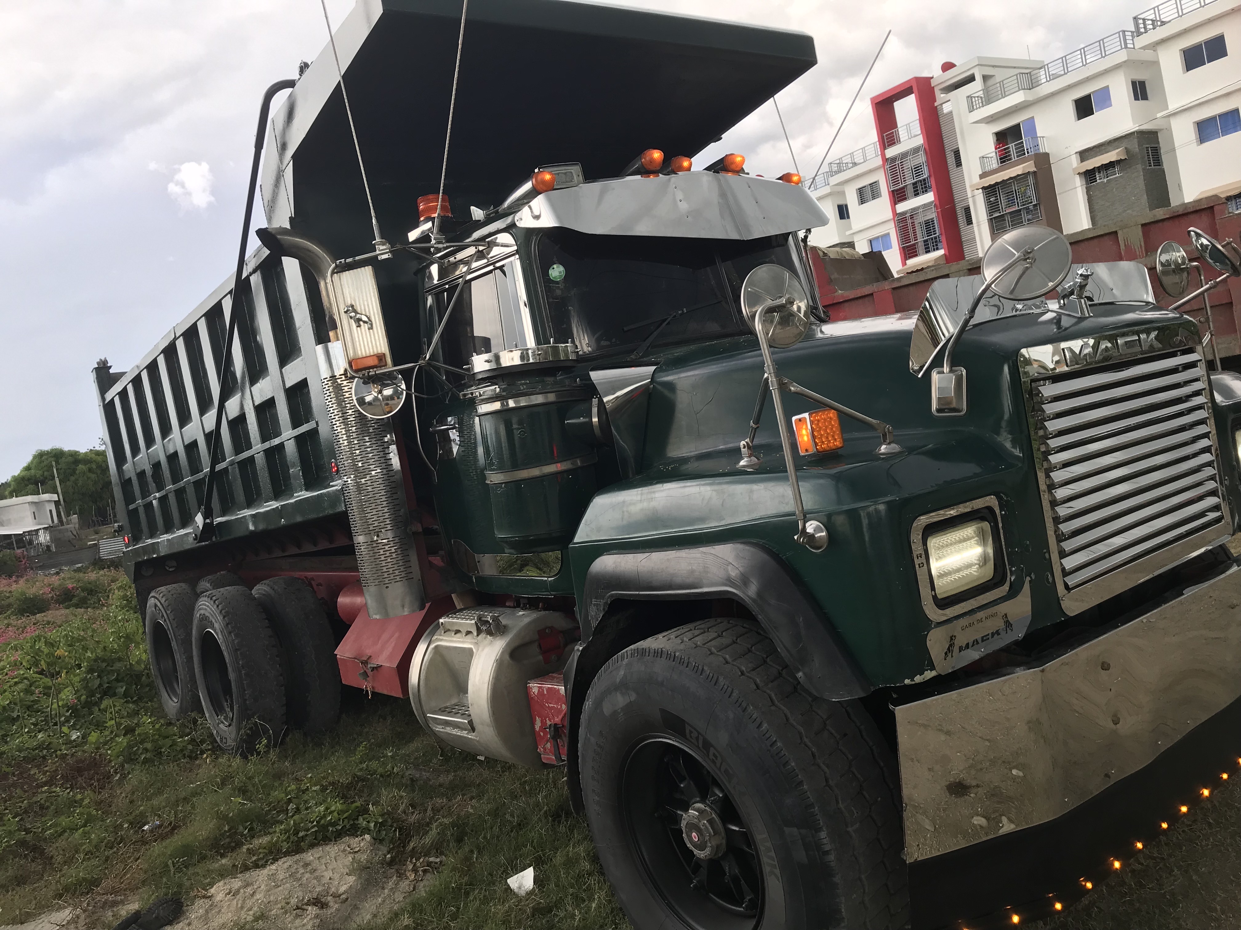 camiones y vehiculos pesados - camion mack cara de niño  2