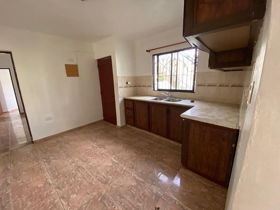 casas - venta de casa de dos niveles dividida en 4 en vista hermosa Santo Domingo este  3