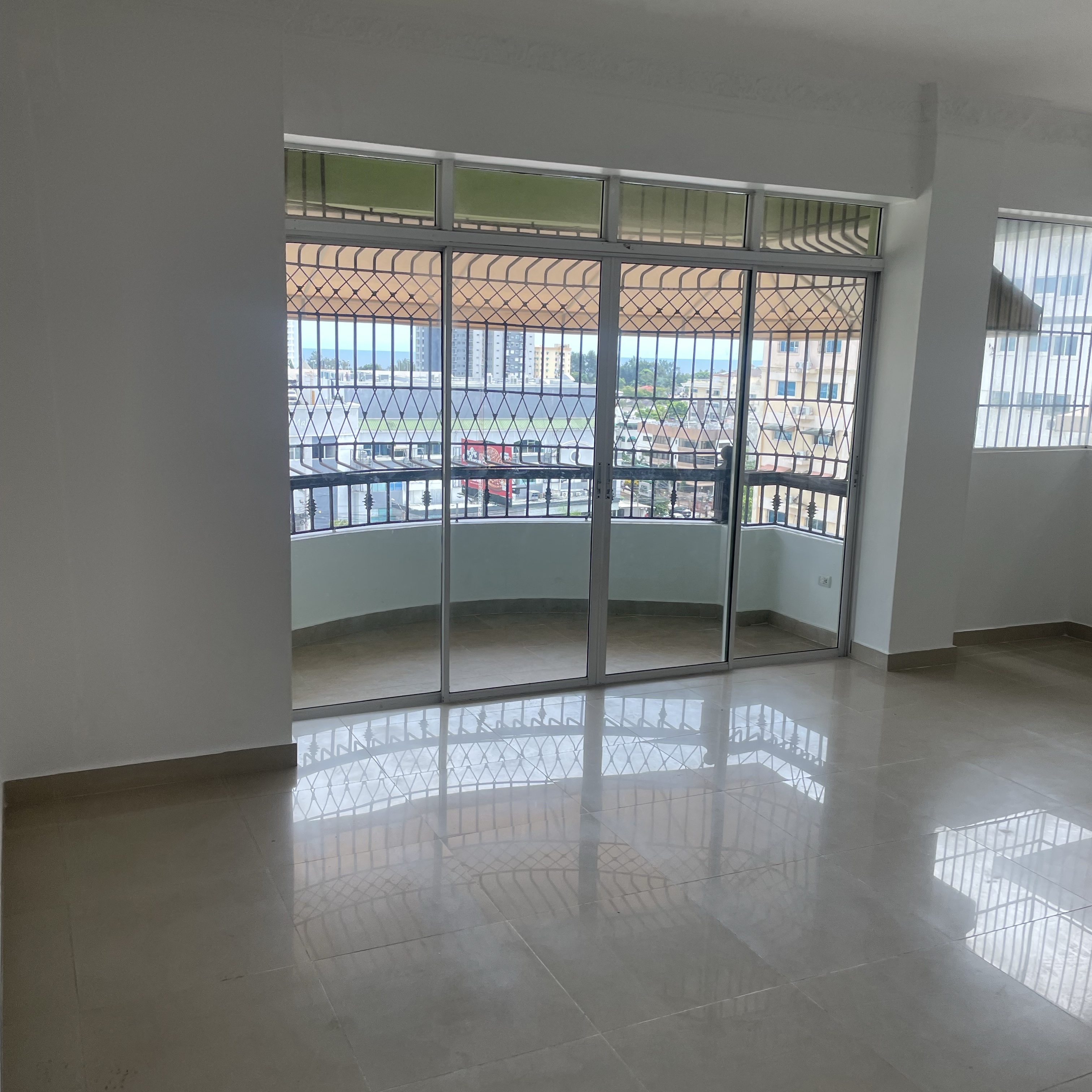 apartamentos - ALQUILO APTO BELLA VISTA SUR, VISTA AL MAR,PISO 8, 225 MTS, US 1400 dólares 