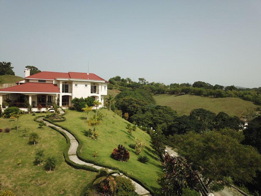 casas vacacionales y villas - Villa Mansion en Hatillo Jarabacoa