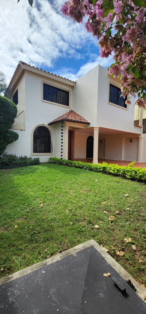 casas - Se Vende casa en Altos de Arroyo Hondo III  A 500 metros del Jardín Botánico  3