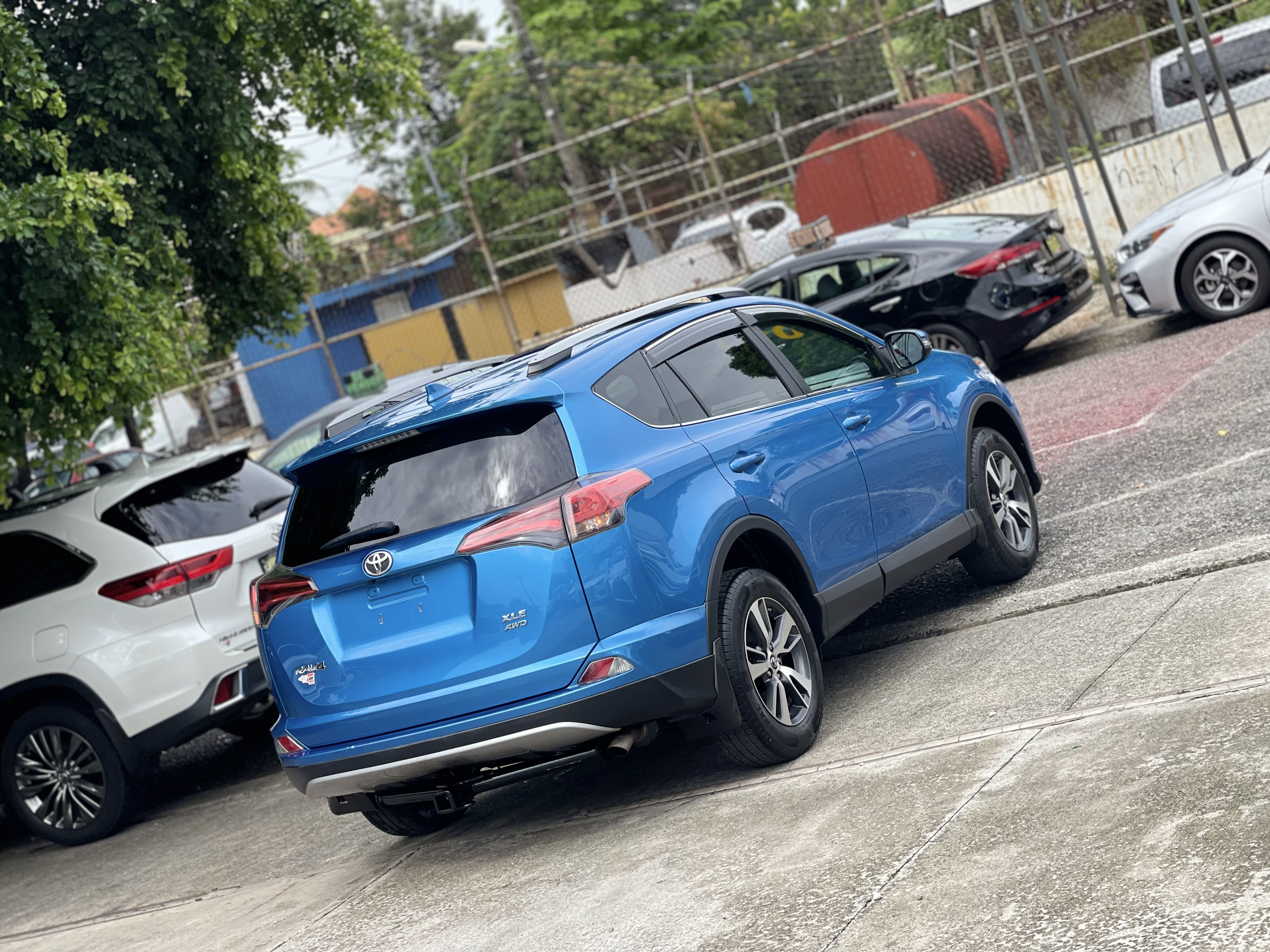 jeepetas y camionetas - 2018 Toyota RAV4 XLE AWD CLEAN CARFAX 1