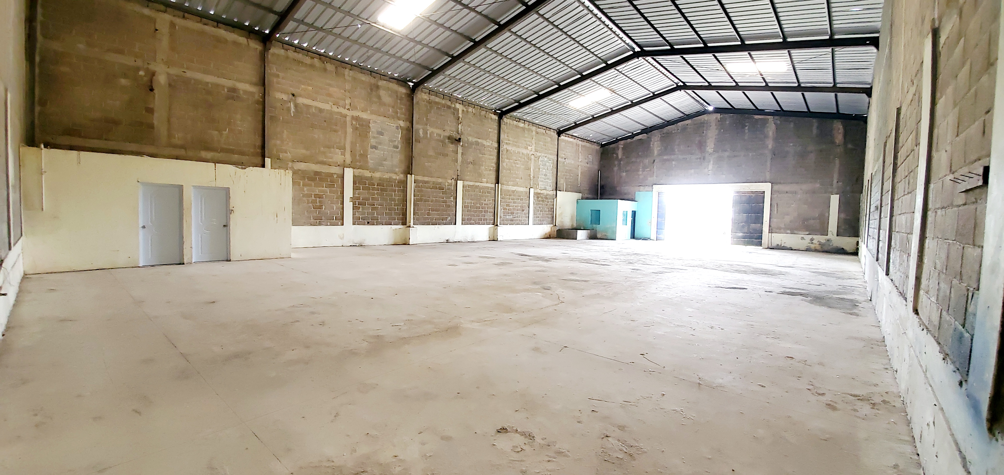 oficinas y locales comerciales - Naves industriales 225m² y 450m² en Boca Chica 3