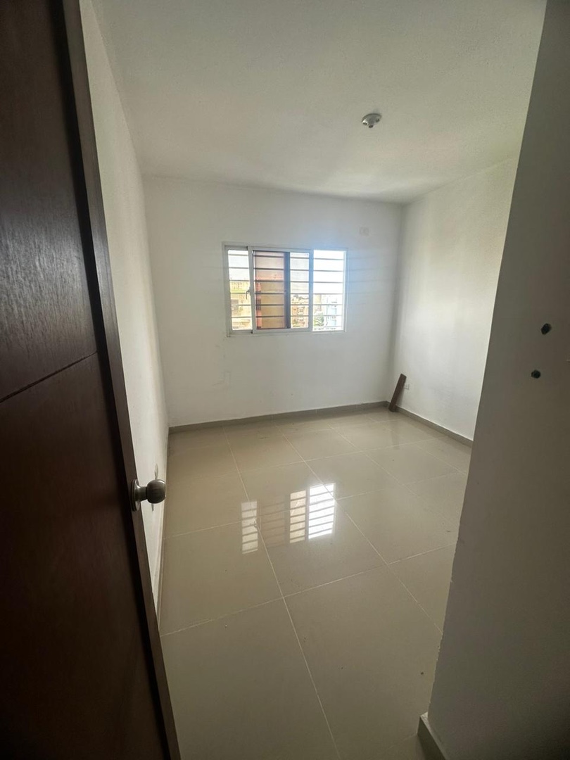 apartamentos - Vendo  lp9 piso 4 prolongación 27 derecho a techo tres habitacipns balcón parque 4