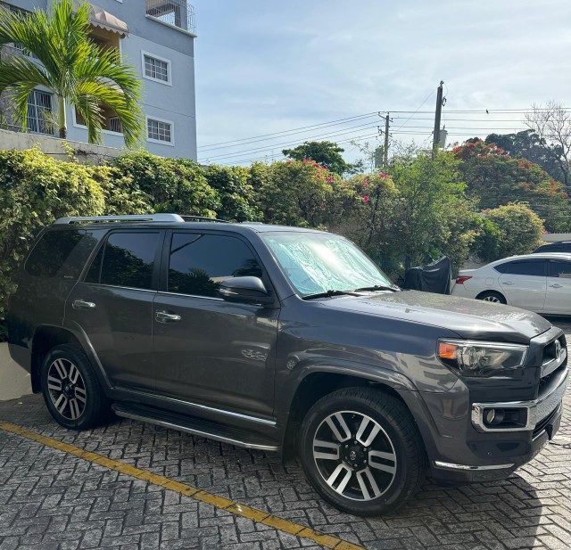 jeepetas y camionetas - Toyota 4runner limited 2015 1