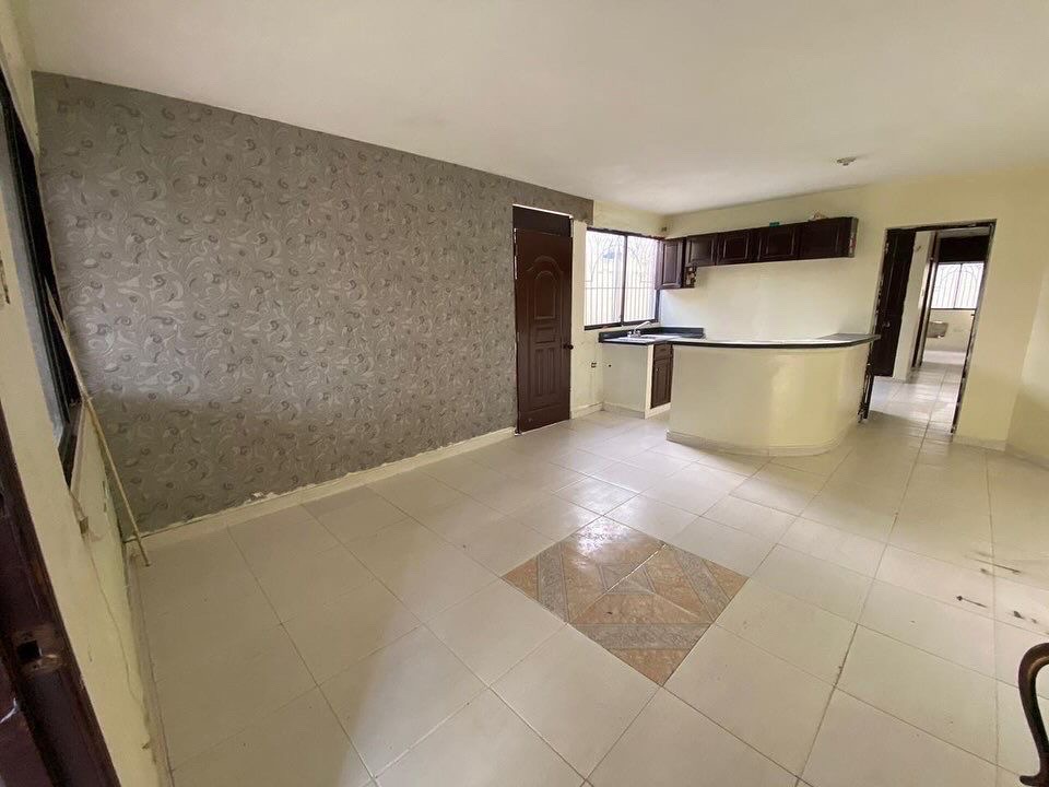 casas - venta de casa de dos niveles dividida en 4 en vista hermosa Santo Domingo este  4