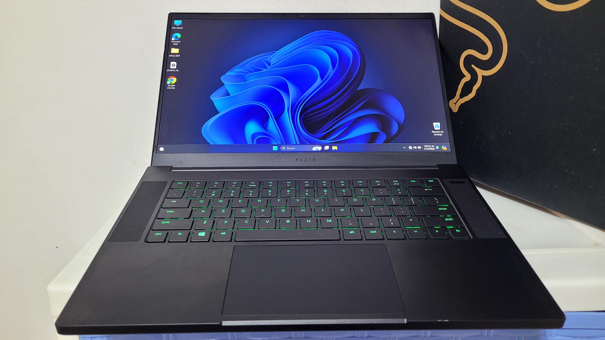 computadoras y laptops - Razer blade Gamer Core i7 9na Gen Ram 16gb nVidea  RTX 2060 6GB 1080p 144hz