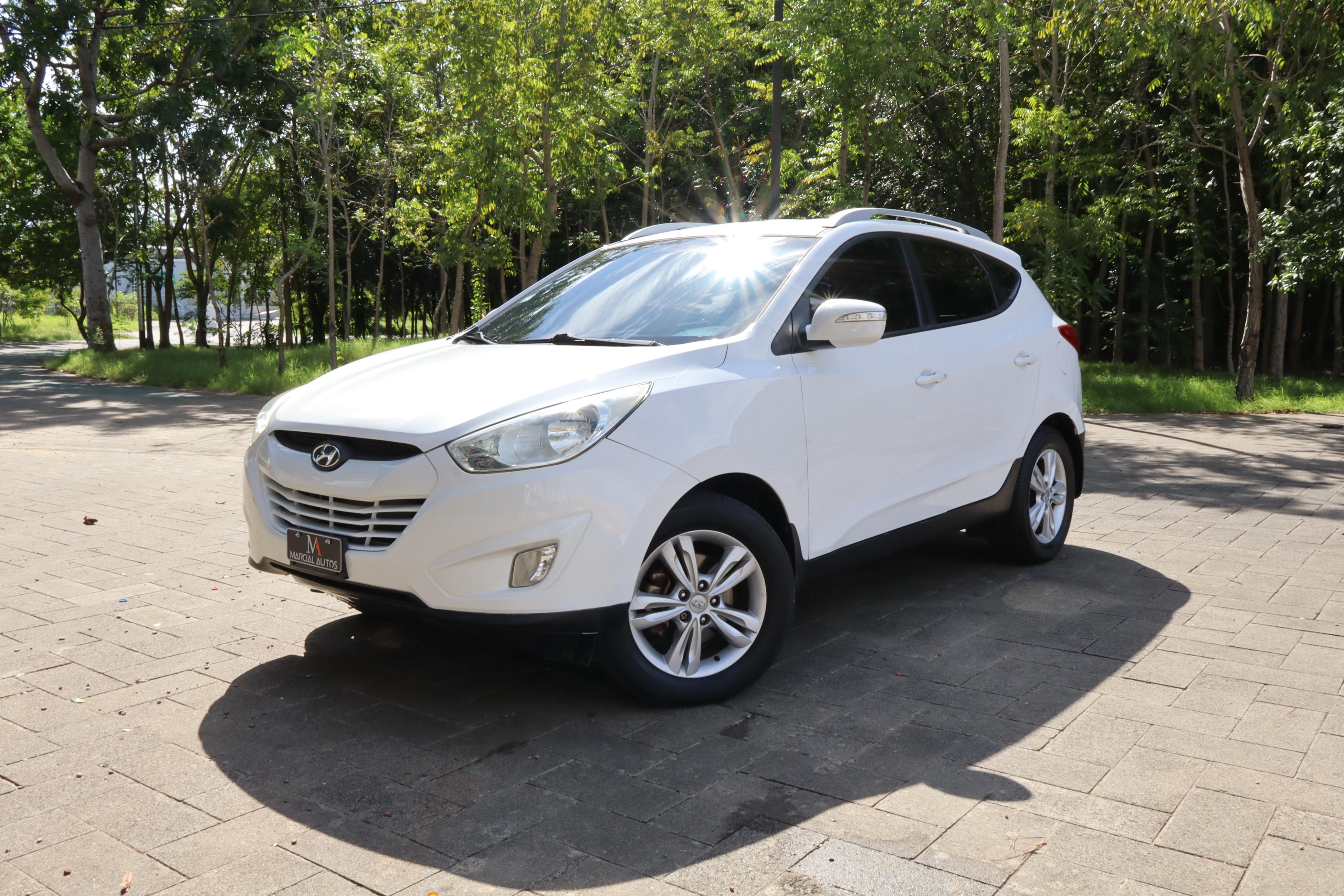 jeepetas y camionetas - Gran oportunidad de montarte en esta hyundai tucson 2014 excelente condiciones  2