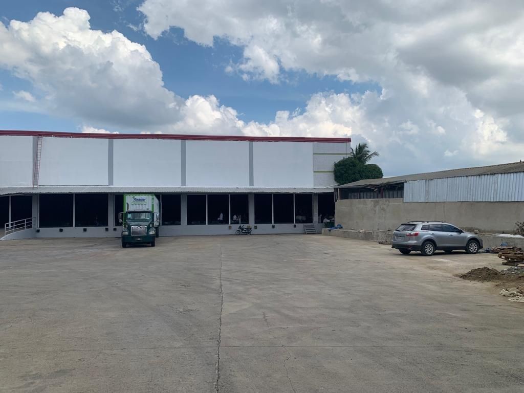 oficinas y locales comerciales - Nave en venta en Los Peralejos de 8,000m2 de construccion 2