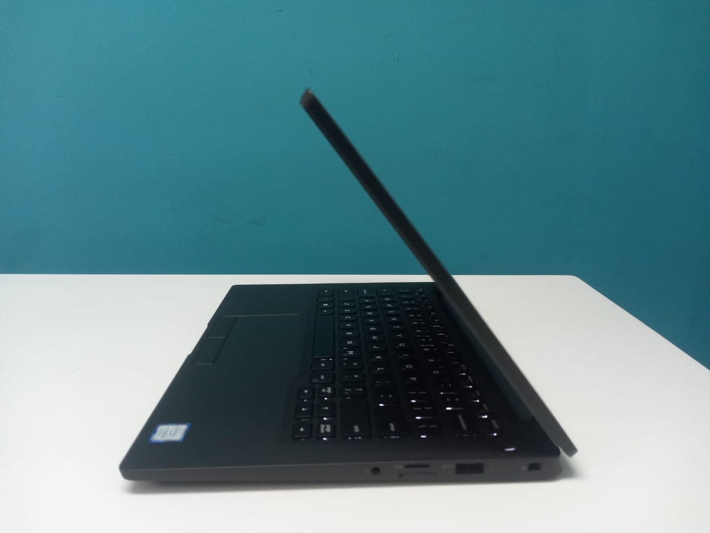 computadoras y laptops - Laptop, Dell Latitude 7400 / 8th Gen, Intel Core i5 / 16GB DDR4 / 512GB SSD 3