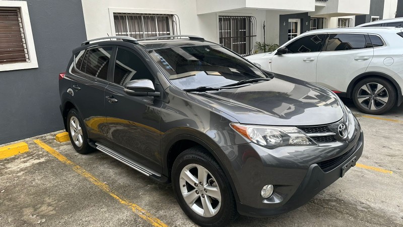 jeepetas y camionetas - Toyota rav4 2014 xle 3