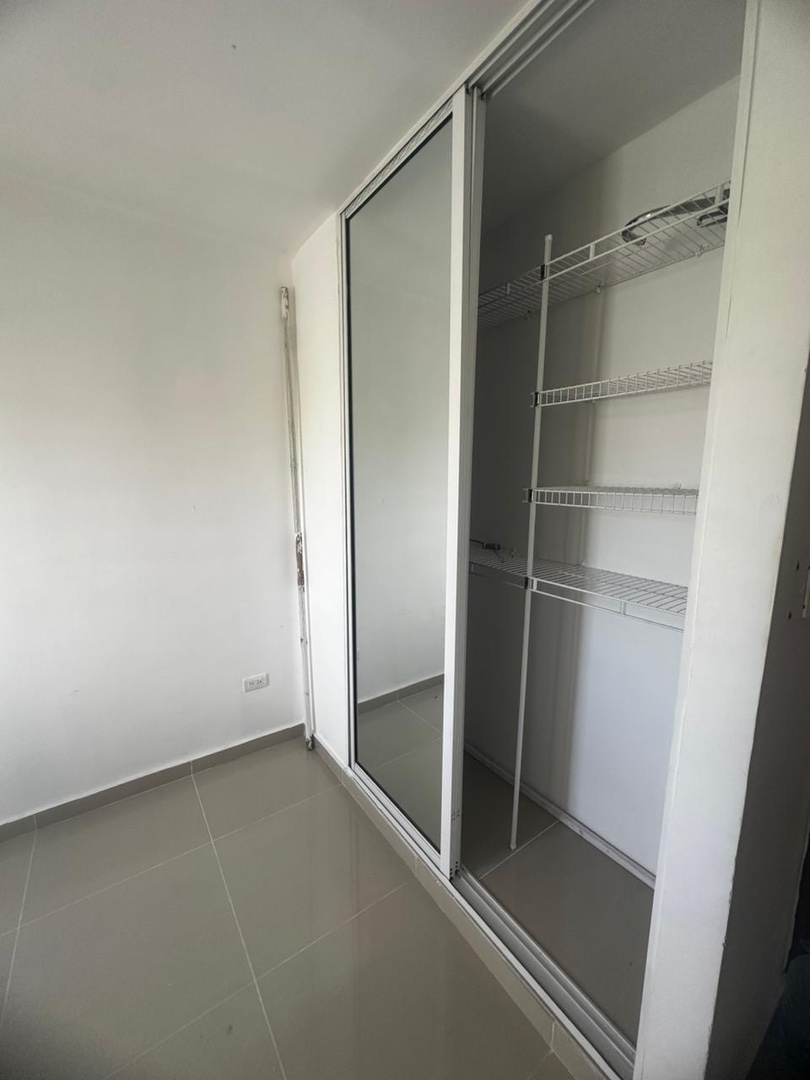 apartamentos - Vendo  lp9 piso 4 prolongación 27 derecho a techo tres habitacipns balcón parque 6