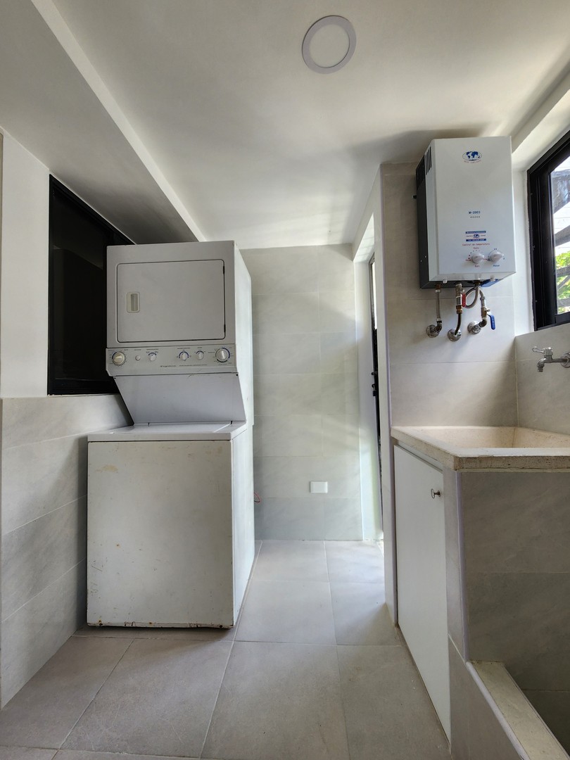 apartamentos - Lujoso Apto. de 3 habs. y 2.5 baños en lo mejor de Piantini con línea blanca 4